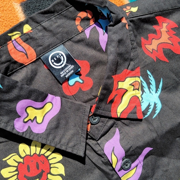 Neff Hawaiian Button Shirt Medium NWT - Picture 4 of 5